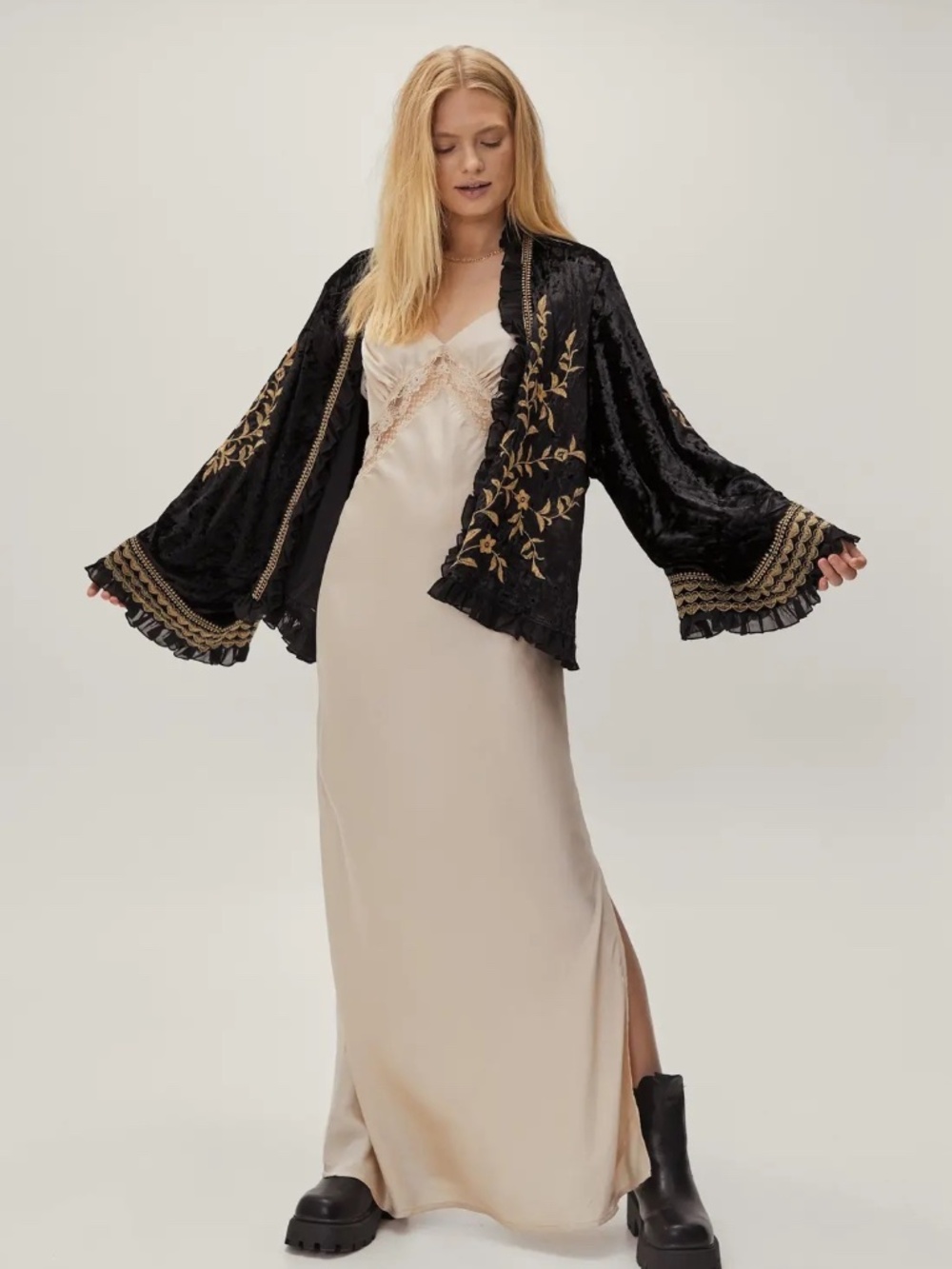 Velvet Embroidered Jacket - Picture 2 of 4